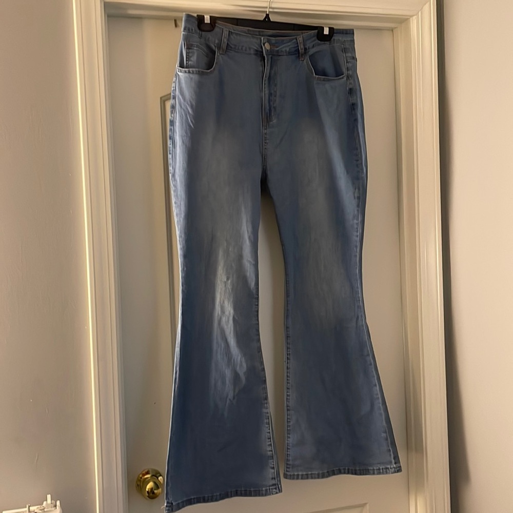 NWT Fit & flare bell bottom jeans by Shein in 2XL. Stretchy and oh so sexy!